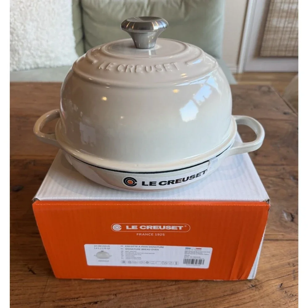 Le Creuset Signature Enameled Cast Iron 1.75 qt 9.5 in Bread Oven Meringue NEW